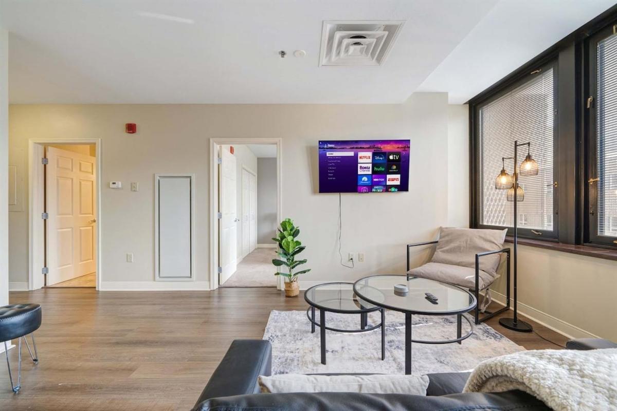 Apartment Modern Chic Heart Of 24-7 Parking Gym Lounge Pittsburgh